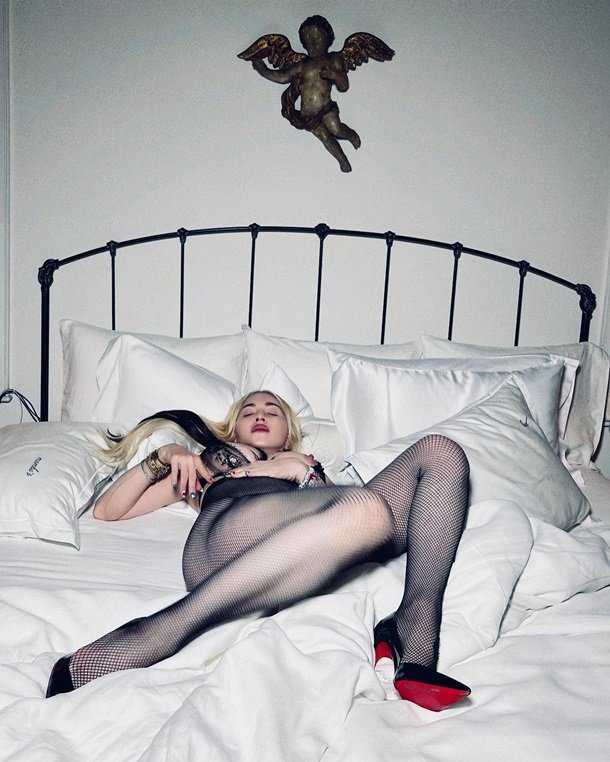 Мадонна возмущена тем, что Instagram удалил ее откровенные фотографии